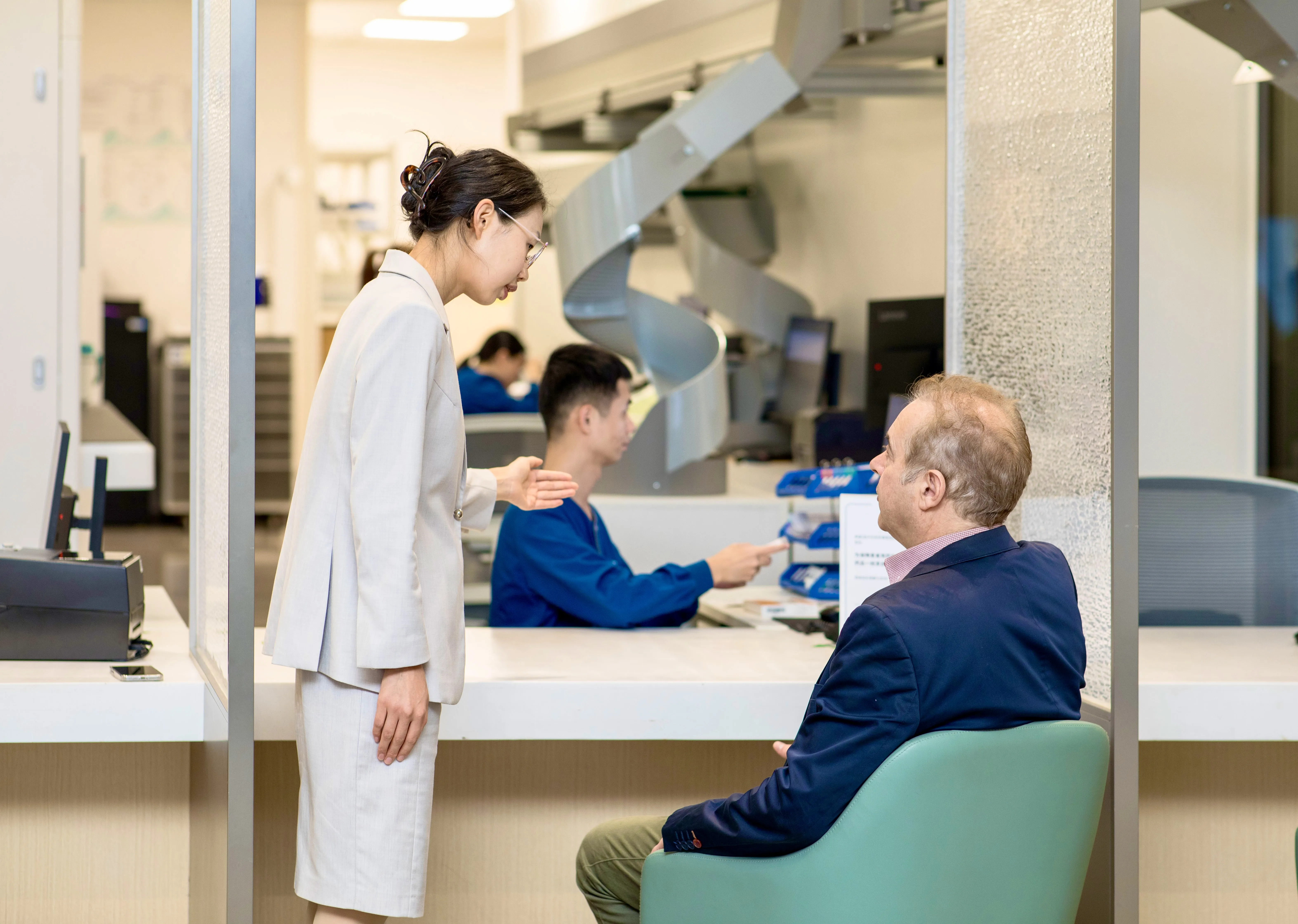 院内引导与后勤支持